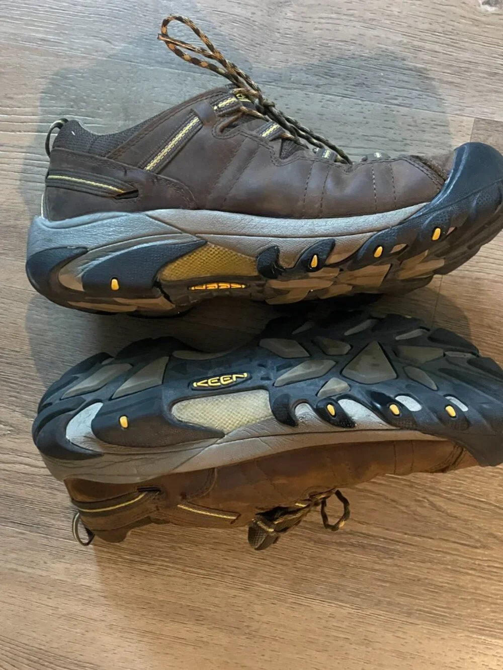 Keen voyageur hiking